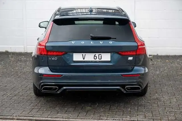 Gebraucht Volvo V60 R-Design 303 PS (222 kW) 2021 Blau Kombi
