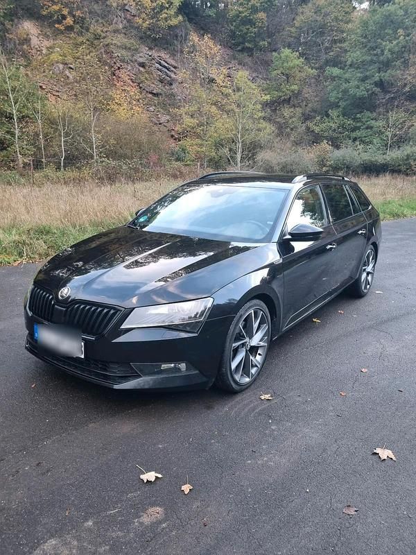 Schwarz Gebraucht 2019 Skoda Superb SportLine Kombi | 18.000 € (Superpreis) - Bild 1/4