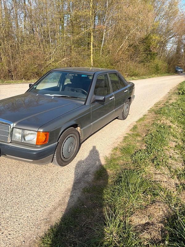 Gebraucht Mercedes 190 118 PS (86 kW) 1989 Braun Limousine