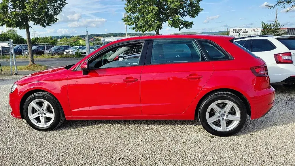Gebraucht Audi A3 Comfort 110 PS (80 kW) 2017 Rot Limousine