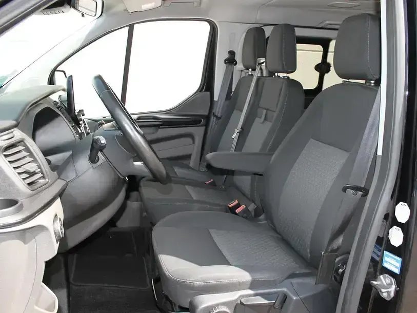 Gebraucht Ford Tourneo Custom Trend 131 PS (96 kW) 2018 Schwarz metallic Van