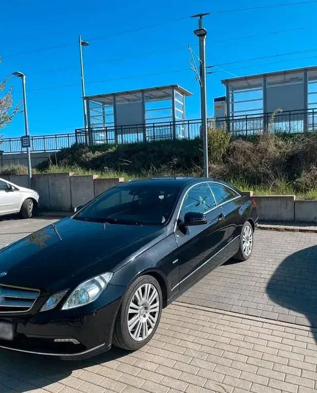 Gebraucht Mercedes E250 204 PS (150 kW) 2010 Schwarz Coupé