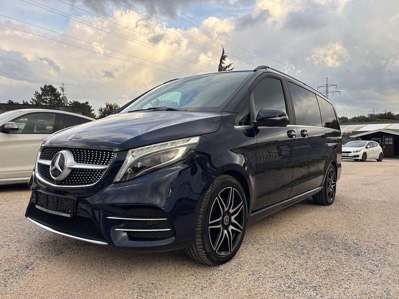 Blau Gebraucht 2021 Mercedes V300 AMG line Van / Kleinbus | 45.490 € (Fairer Preis) - Bild 1/4