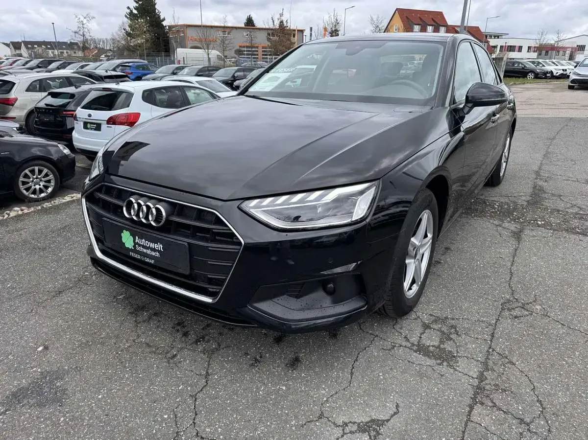 Second-hand Audi A4 Ambiente 150 CP (110 kW) 2023 Negru Berlinǎ