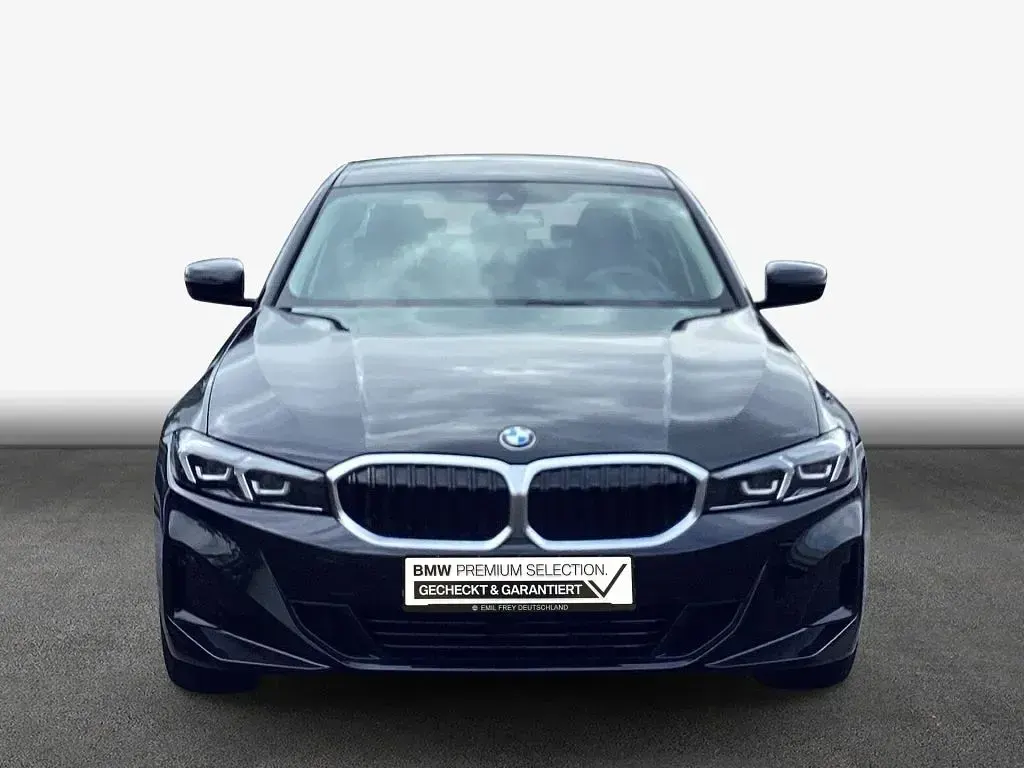 Gebraucht BMW 330 Sport Line 245 PS (180 kW) 2023 Schwarz Limousine