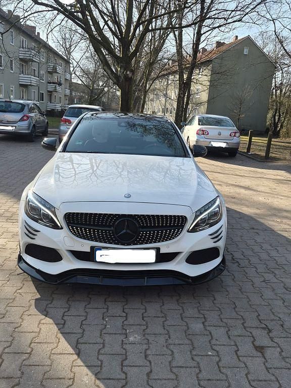 Gebraucht Mercedes C220 Avantgarde 170 PS (125 kW) 2016 Weiß Limousine