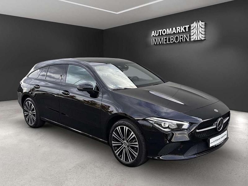 Nachtschwarz Gebraucht 2022 Mercedes CLA250e Limousine | 27.980 € (Superpreis) - Bild 1/4