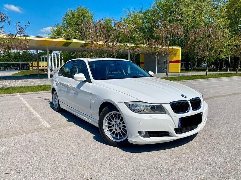 Weiß Gebraucht 2010 BMW 320 Limousine | 8.250 € (Etwas zu teuer) - Bild 1/4