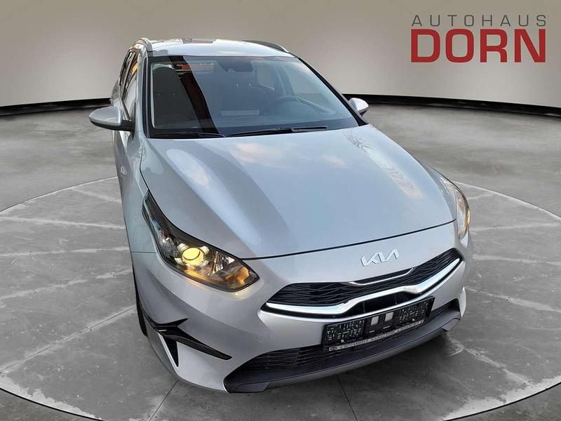 Second-hand Kia Ceed 101 CP (74 kW) 2024 Argintiu Hatchback