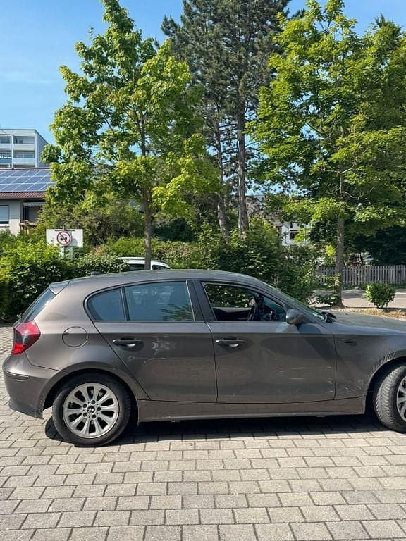 Gebraucht BMW 118 122 PS (89 kW) 2007 Braun Kleinwagen