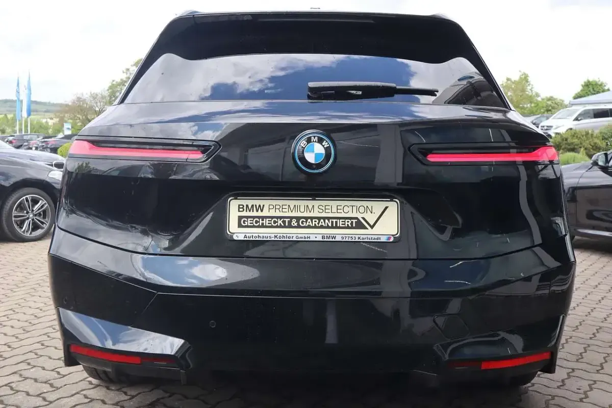 Gebraucht BMW iX 239 kW (326 PS) 2023 Saphirschwarz SUV