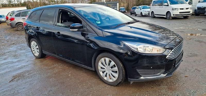 Gebraucht Ford Focus Trend 125 PS (91 kW) 2017 Schwarz Limousine