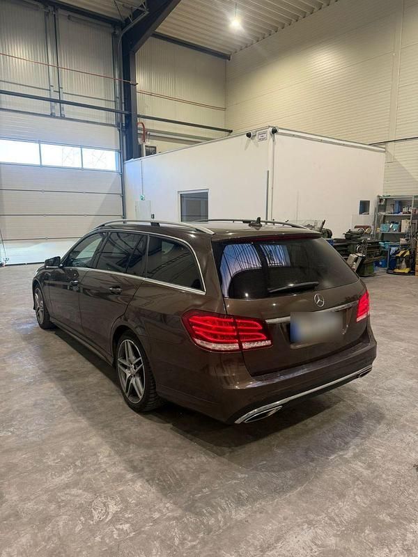 Gebraucht Mercedes E200 Avantgarde 184 PS (135 kW) 2013 Braun Kombi