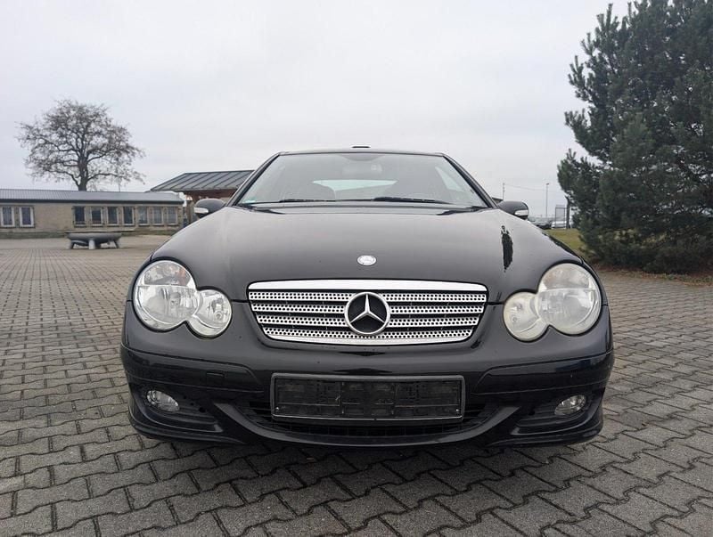 Gebraucht Mercedes C180 142 PS (104 kW) 2005 Schwarz Coupé