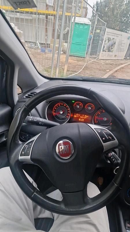 Schwarz Gebraucht 2011 Fiat Punto Kleinwagen | 2.500 € (Guter Preis) - Bild 1/4