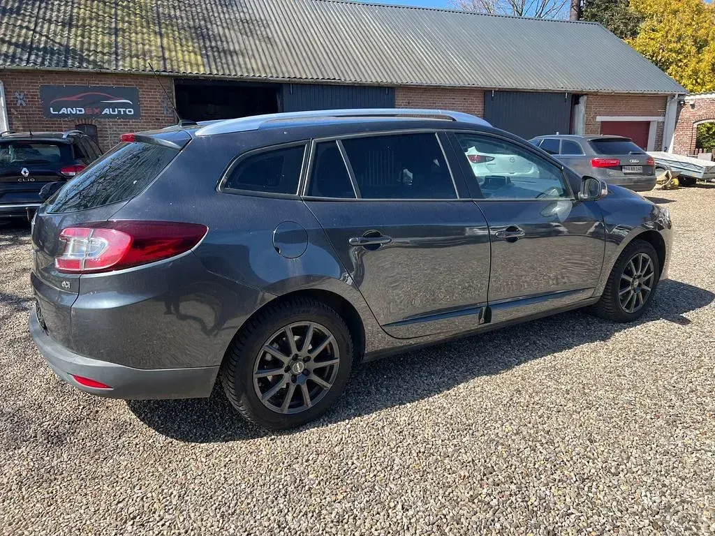 Gebraucht Renault Mégane Dynamique 110 PS (80 kW) 2014 Grau Limousine