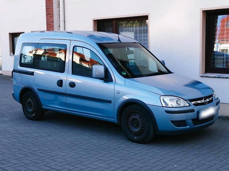 Gebraucht Opel Combo 90 PS (66 kW) 2009 Silber Van / Kleinbus