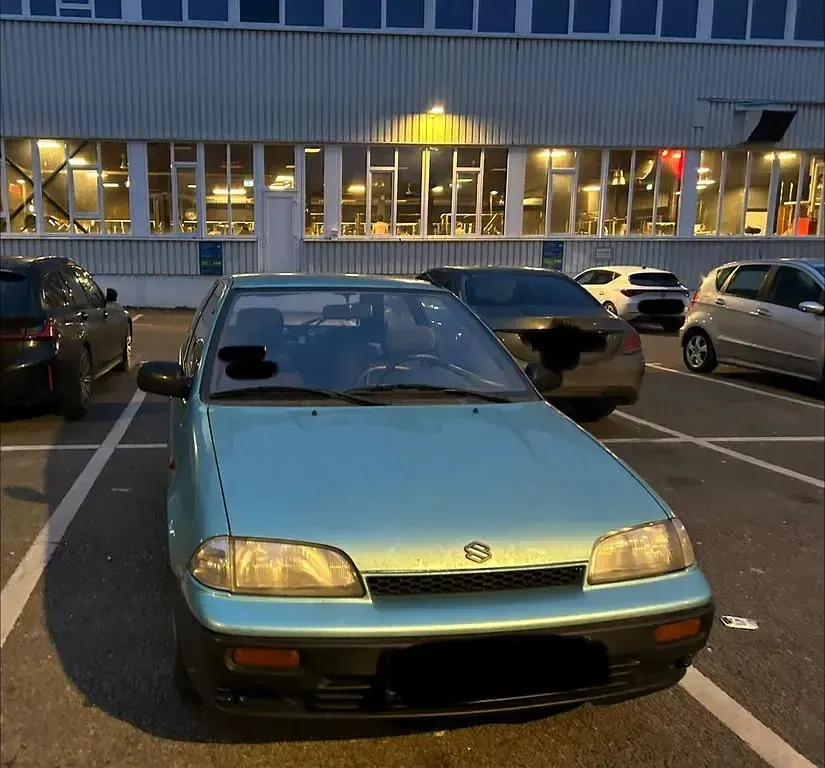 Usata Suzuki Swift 53 CV (38 kW) 1995 Blu Berlina