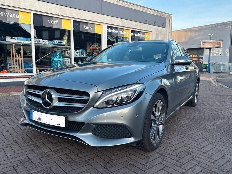 Grau Gebraucht 2015 Mercedes C220 Avantgarde Limousine | 14.499 € (Guter Preis) - Bild 1/4
