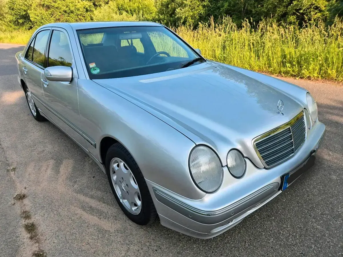 Gebraucht Mercedes E240 170 PS (125 kW) 2001 Silber Limousine