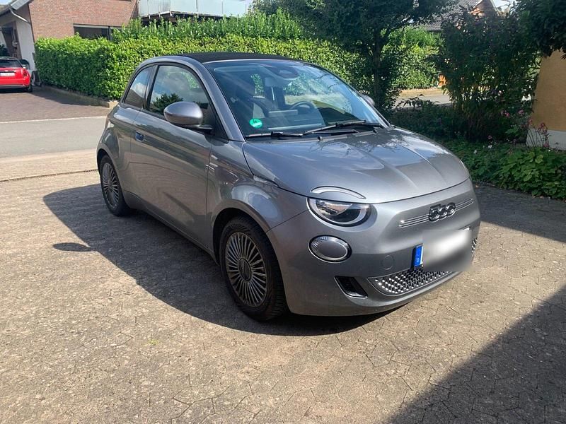 Grau Gebraucht 2022 Fiat 500e Cabrio | 17.250 € (Superpreis) - Bild 1/4