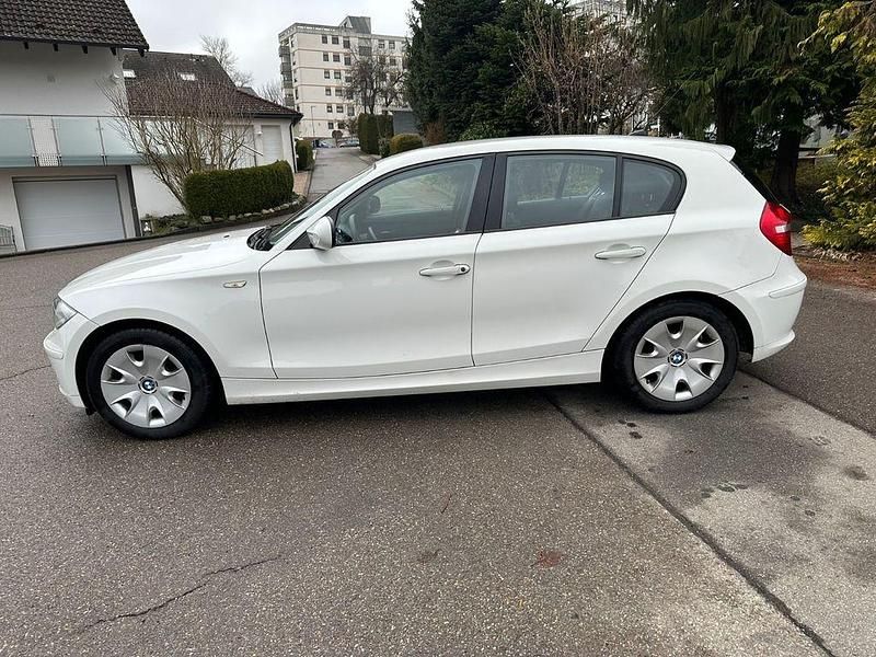 Gebraucht BMW 116 122 PS (89 kW) 2009 Weiß Kleinwagen