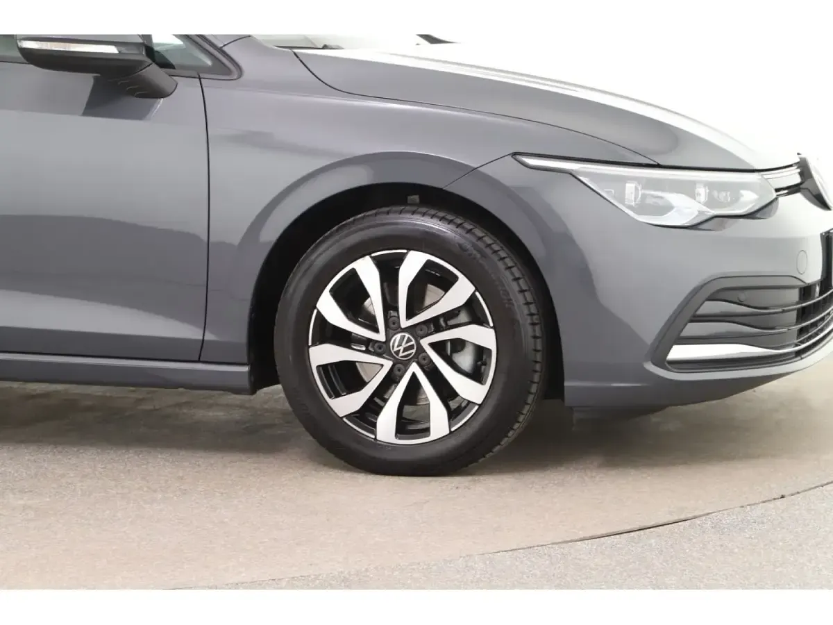 Brugt VW Golf VIII Active 131 HK (96 kW) 2022 Sedan