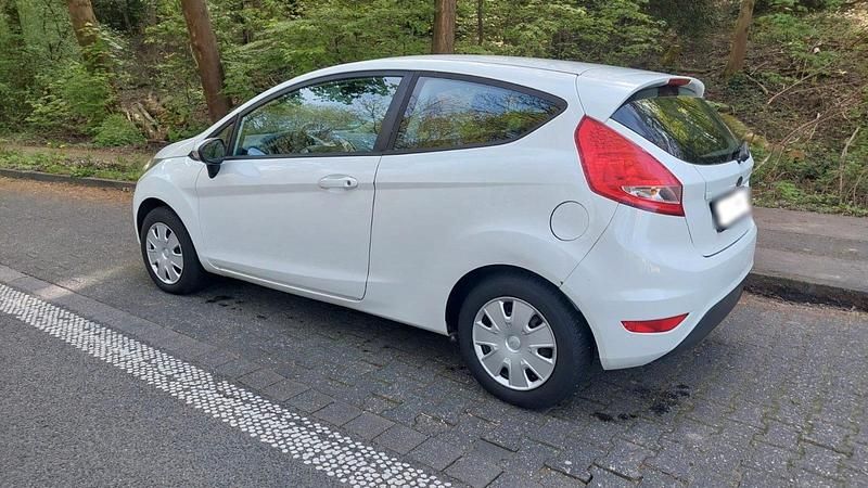 Usata Ford Fiesta 97 CV (71 kW) 2009 Bianco Utilitaria