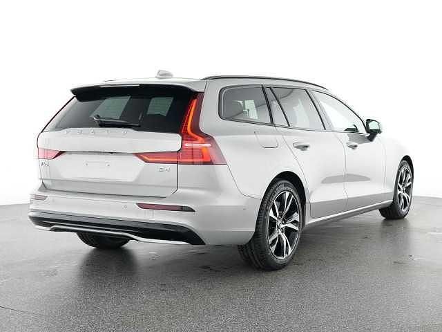 Gebraucht Volvo V60 145 PS (106 kW) 2025 Kombi