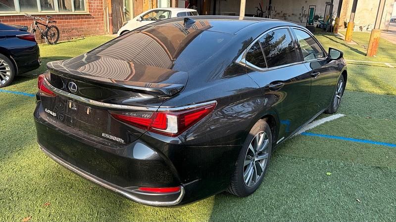 Gebraucht Lexus ES300H 178 PS (130 kW) 2021 Schwarz Limousine