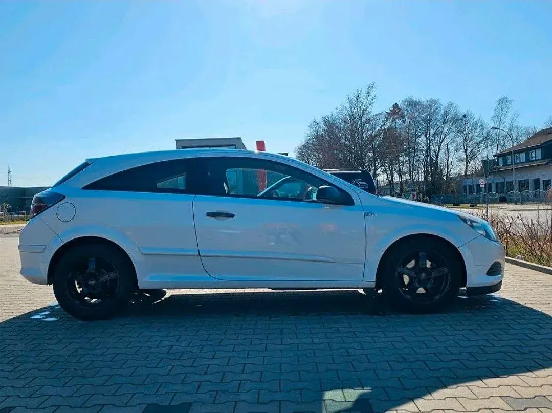 Gebraucht Opel Astra GTC Edition 90 PS (66 kW) 2009 Weiß Limousine