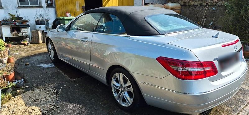 Gebraucht Mercedes E200 Avantgarde 184 PS (135 kW) 2010 Silber Cabrio