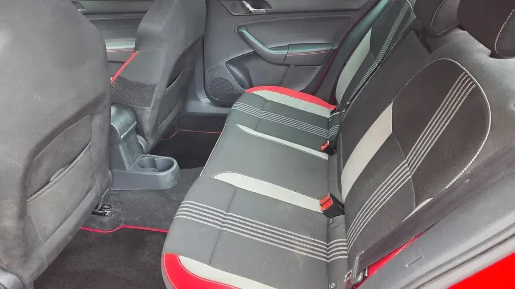 Gebraucht Skoda Rapid Monte Carlo 125 PS (91 kW) 2016 Rot Kleinwagen