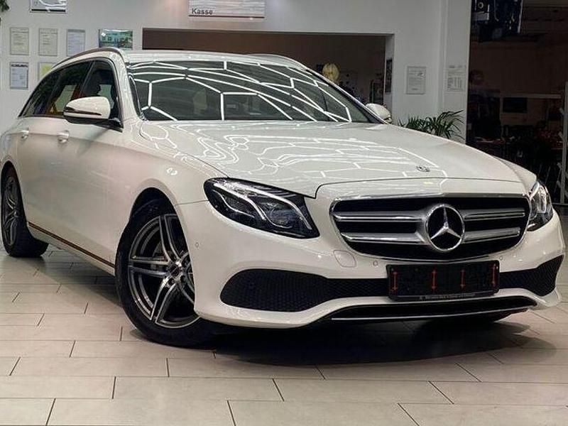 Gebraucht Mercedes E220 Avantgarde 194 PS (142 kW) 2017 Polarweiss  unilack Kombi