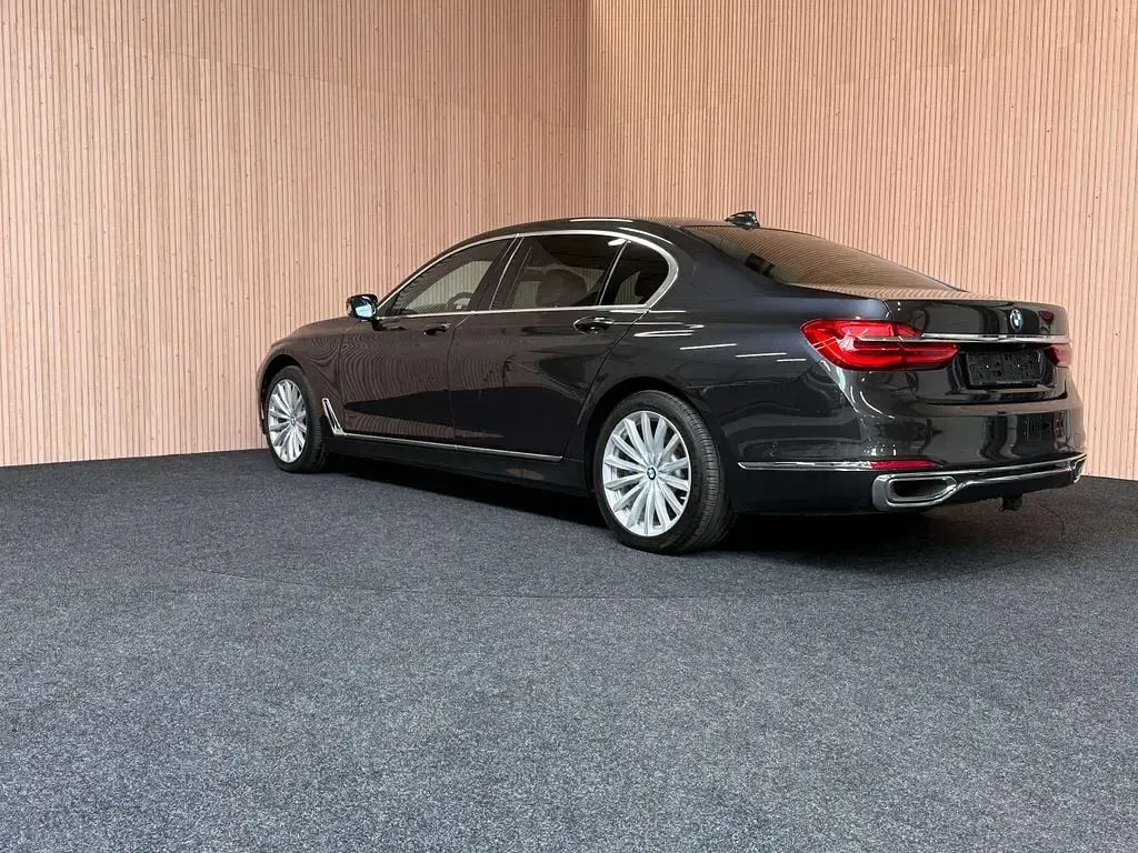 Gebraucht BMW 740L Executive 320 PS (235 kW) 2018 Grau Limousine