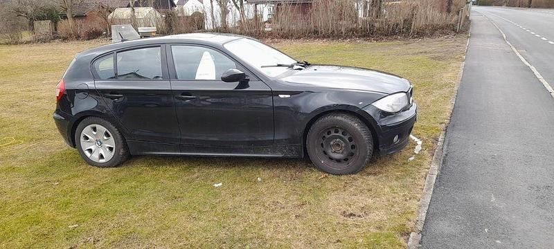 Gebraucht BMW 116 122 PS (89 kW) 2007 Schwarz Kleinwagen