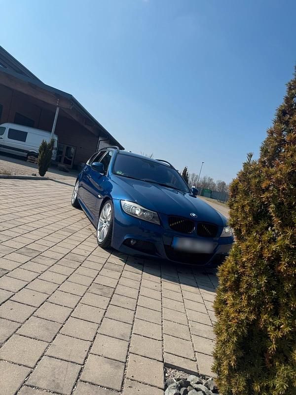 Gebraucht BMW 330 245 PS (180 kW) 2009 Blau Limousine