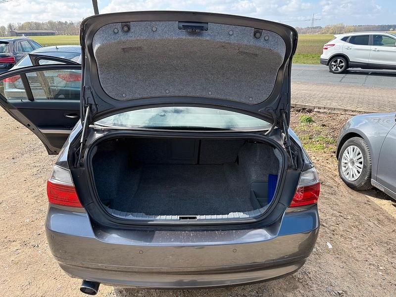 Gebraucht BMW 320 163 PS (119 kW) 2006 Grau Limousine