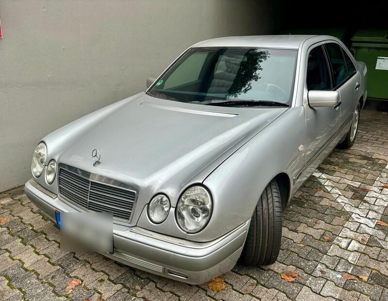 Silber Gebraucht 1997 Mercedes E420 Limousine | 9.999 € - Bild 1/4