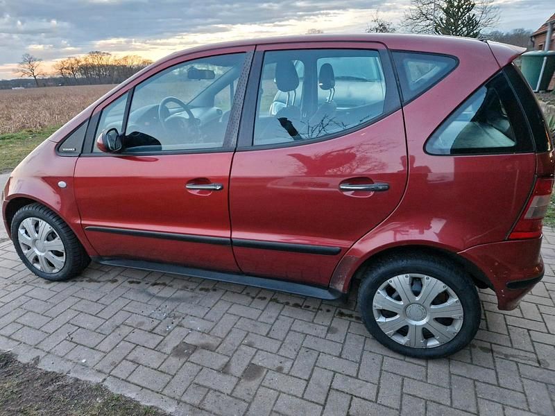 Gebraucht Mercedes A160 102 PS (75 kW) 2000 Rot Kleinwagen