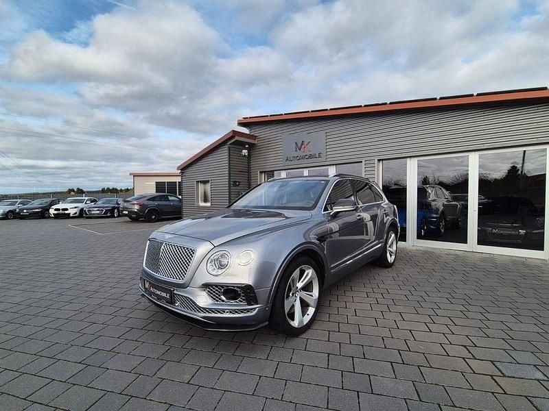 Grau Gebraucht 2016 Bentley Bentayga Mulliner SUV | 67.490 € - Bild 1/4