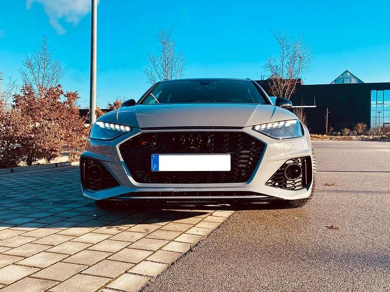 Gebraucht Audi RS4 Performance 450 PS (330 kW) 2023 Grau Kombi