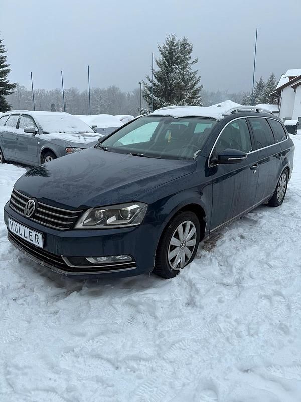 Gebraucht VW Passat Highline 160 PS (117 kW) 2013 Blau Kombi