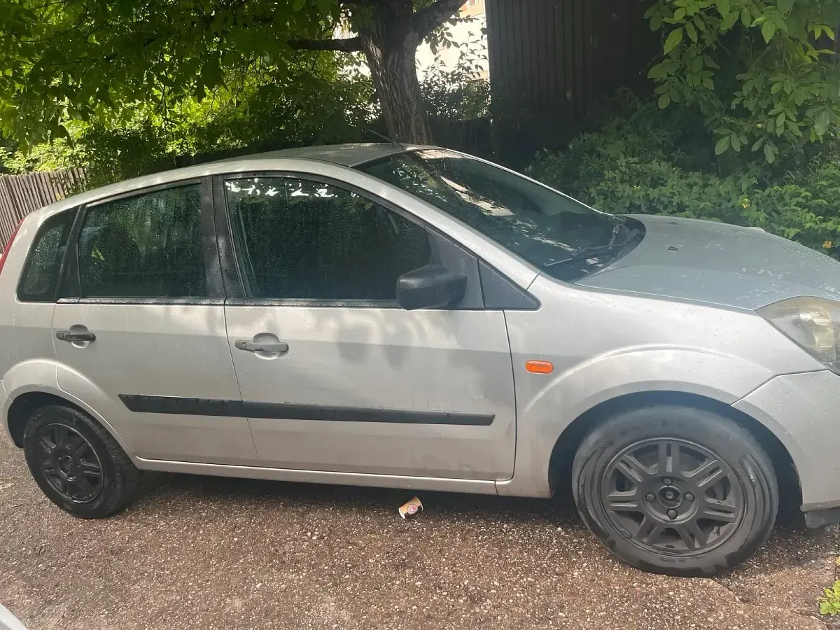 Gebraucht Ford Fiesta 69 PS (50 kW) 2007 Grau Kleinwagen