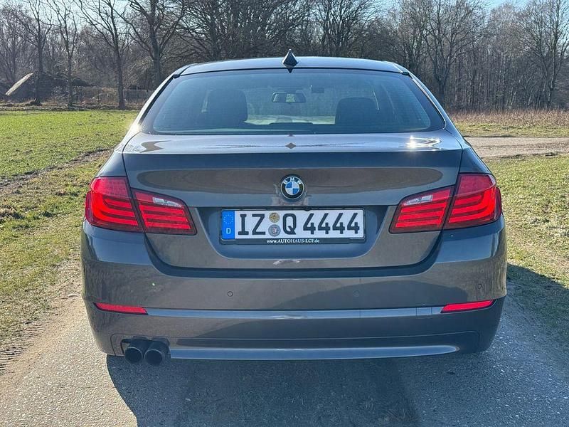Gebraucht BMW 520 184 PS (135 kW) 2012 Braun Limousine