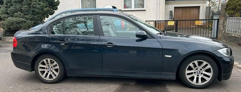 Gebraucht BMW 320 150 PS (110 kW) 2005 Blau Limousine