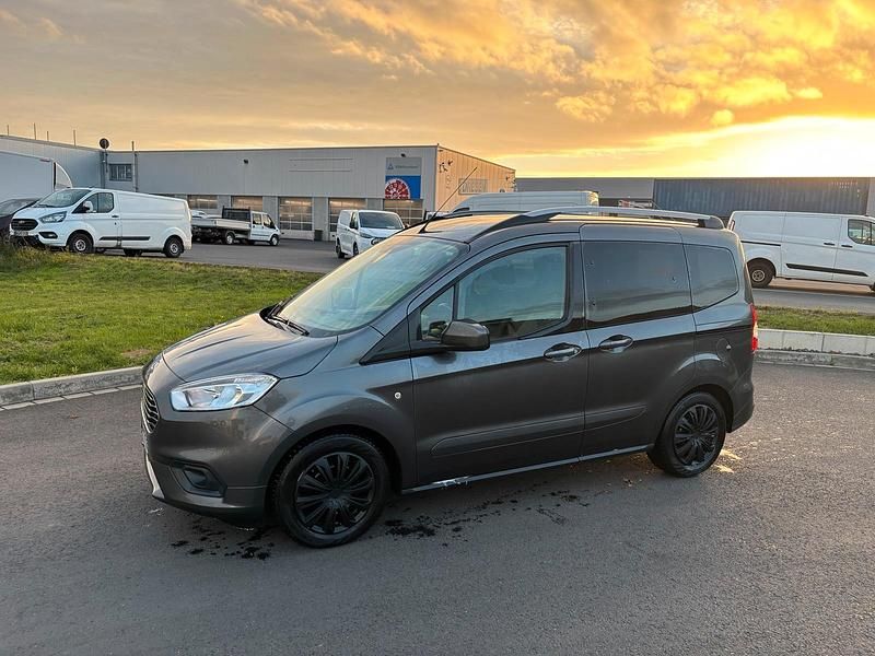 Grau Gebraucht 2019 Ford Tourneo Courier Van / Kleinbus | 7.799 € (Fairer Preis) - Bild 1/4