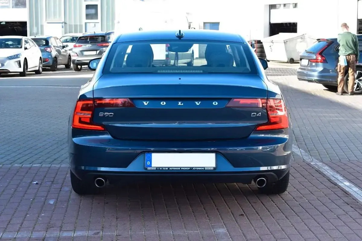 Gebraucht Volvo S90 Momentum 190 PS (139 kW) 2019 Denim blue Limousine