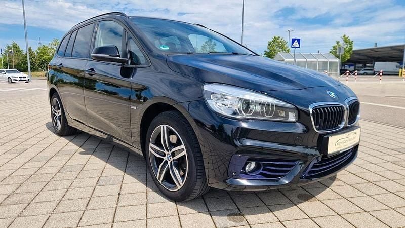 Schwarz Gebraucht 2016 BMW 218 Gran Tourer Sport Line Van / Kleinbus | 11.985 € (Fairer Preis) - Bild 1/4