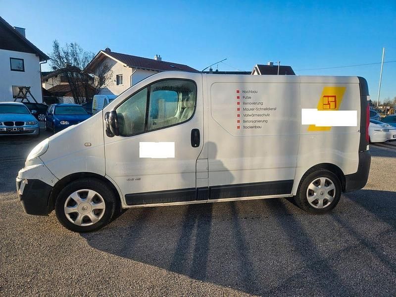 Gebraucht Renault Trafic 114 PS (83 kW) 2011 Weiß Van / Kleinbus